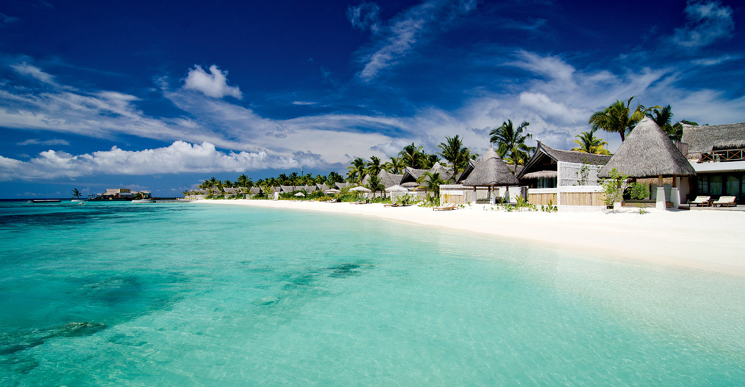 Jumeirah Vittaveli's stunning beach villas