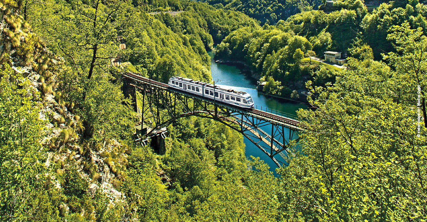 Centovalli train on the Ruinacci viaduct at Camedo.