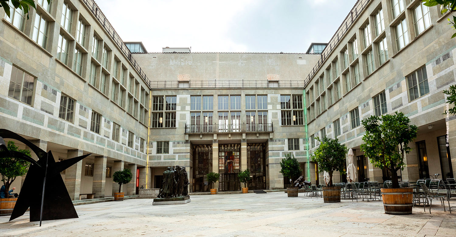 Courtyard of Kunstmuseum Basel's main building.