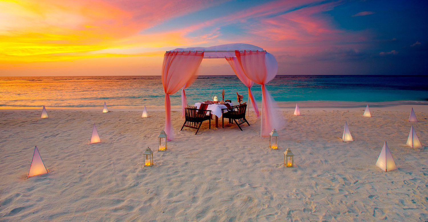 OBLU SELECT romantic dinner at sunset.