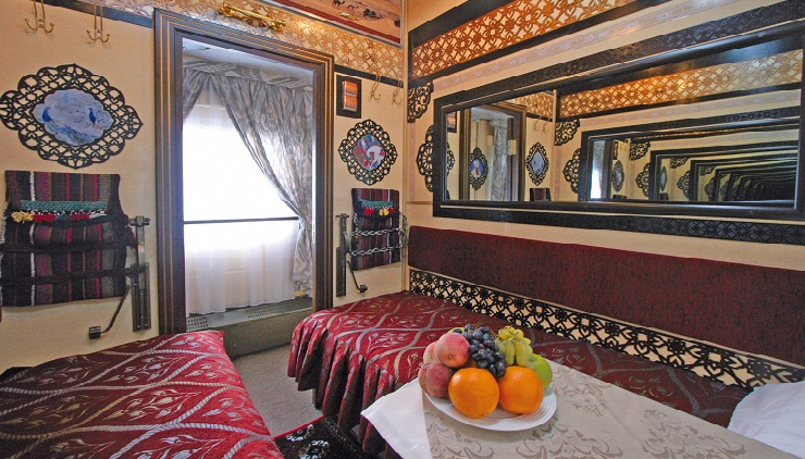 Aladdin (Two lower beds with shared facilities)