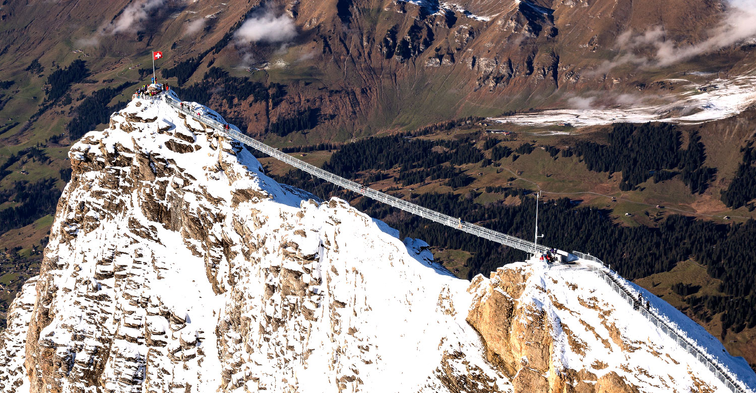 Experience the thrill of Peak Walk in Glacier 3000.