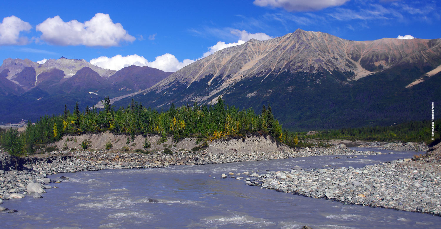 Mountains and river in McCarthy-Kennicott.