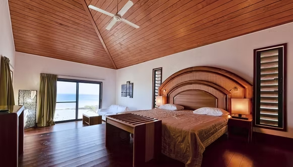Deluxe Lagoon Bungalow