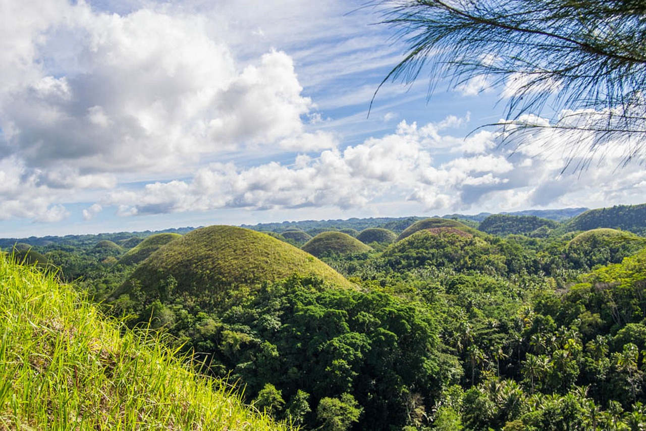 The Magnificent Chocolate Hills of Bohol in the Philippines - Unusual Places