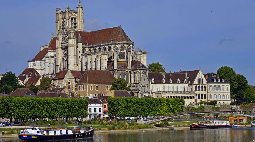 L'Art de Vivre cruising in Auxerre