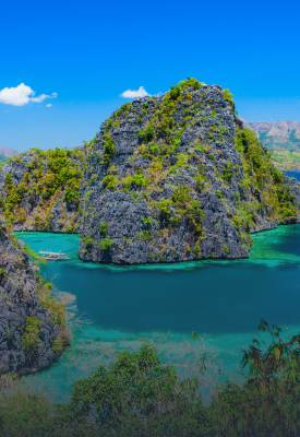 Crystal-clear lagoons and sandbars