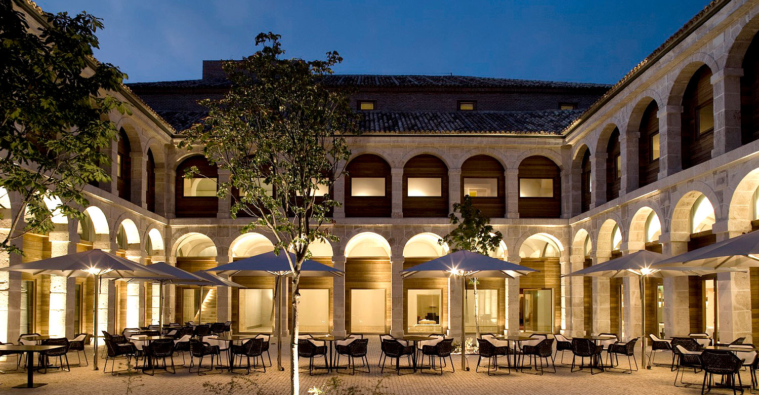 Paradores de Alcalá de Henares combining traditional design and modern comfort.