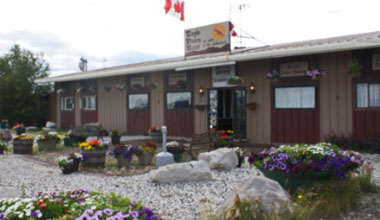 Eagle Plains Hotel