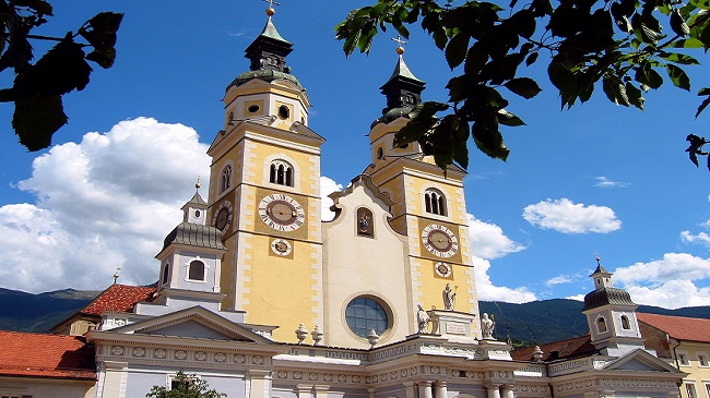 Bolzano → Bressanone → Brunico → Lake Braies or Lake Anterselva → Cortina