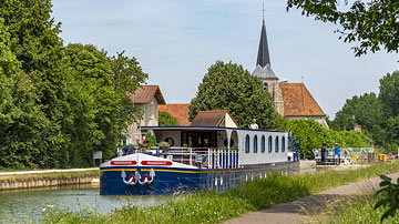 Luxury cruising aboard the Renaissance barge