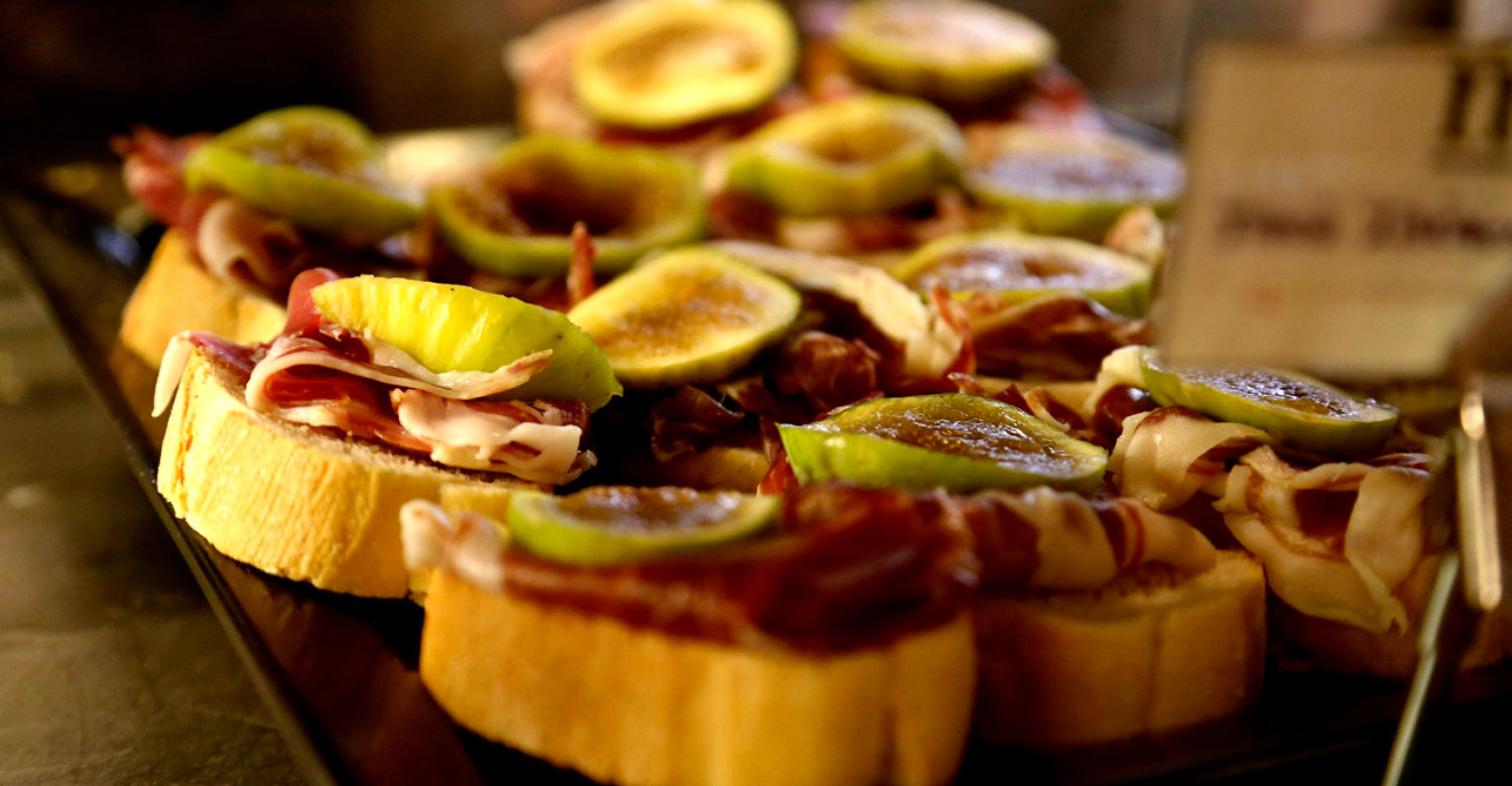 Taste Madrid's famous tapas during your food crawl.