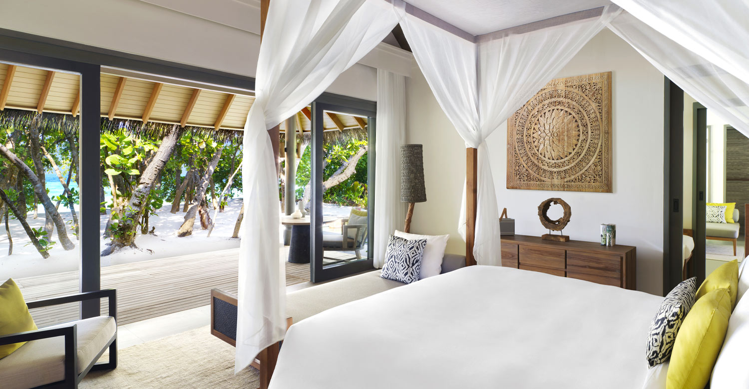 Villa with direct beach access